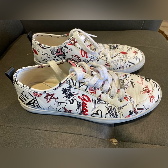 Guess graffiti shoes. Size 9m. - Picture 3 of 6